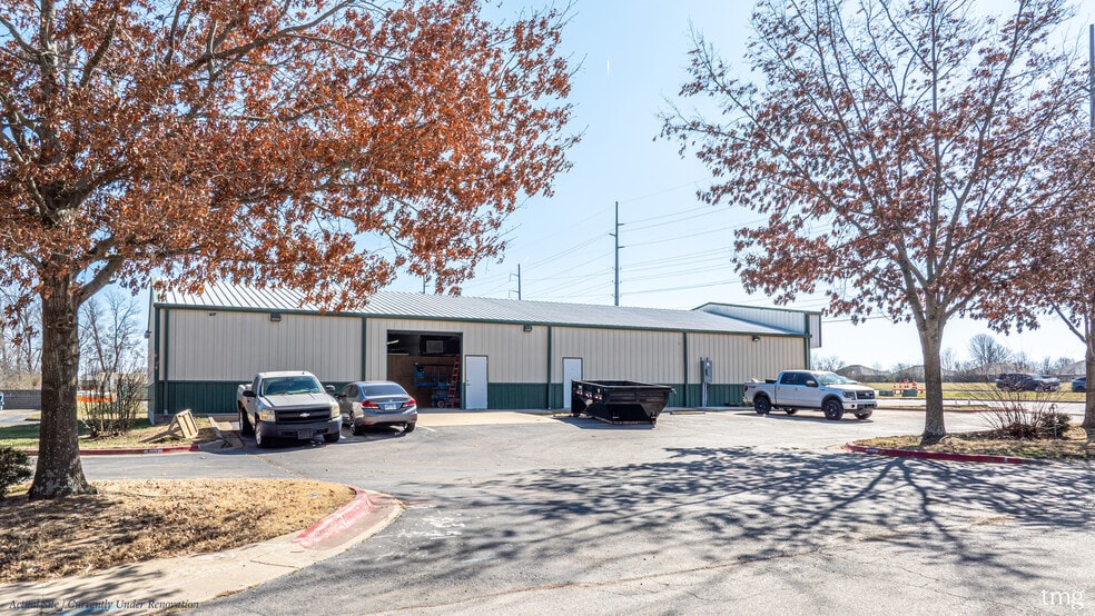 More Photos Of 2310 SW 14th St, Bentonville Freestanding For Sale