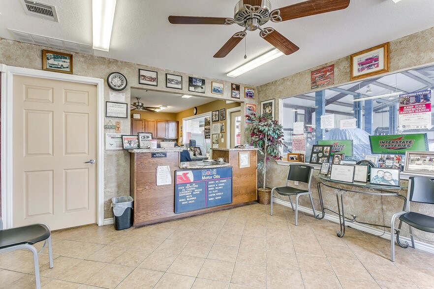 More Photos Of 501 N State Highway 342, Red Oak Auto Repair For Sale