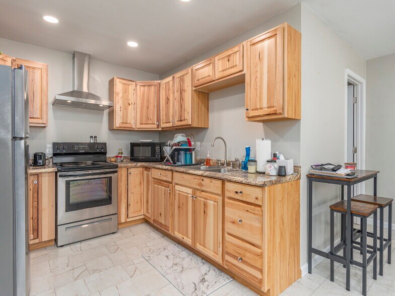 More Photos Of 20-24 Park Terrace Dr, Clyde Office Residential For Sale