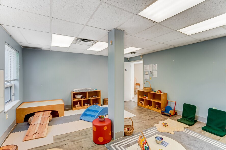 More Photos Of 800 Livermore St, Yellow Springs Research And Development For Sale
