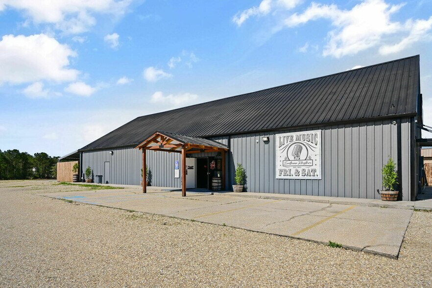 Primary Photo Of 51494 La-16 Hwy, Denham Springs General Retail For Sale