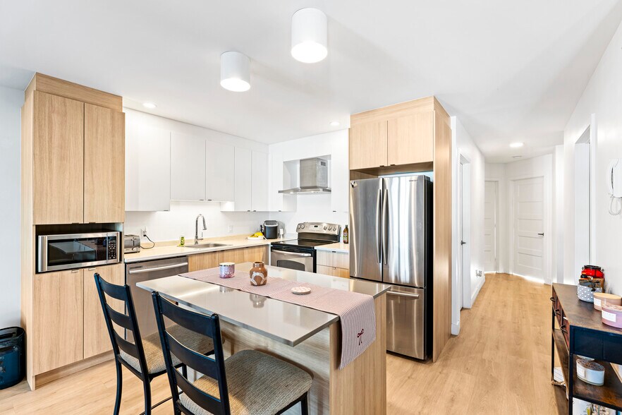 More Photos Of 365 Rue Adams E, Richmond Apartments For Sale