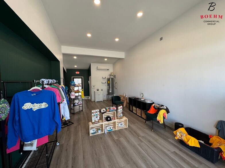 More Photos Of 711 Front St, Comfort Freestanding For Lease