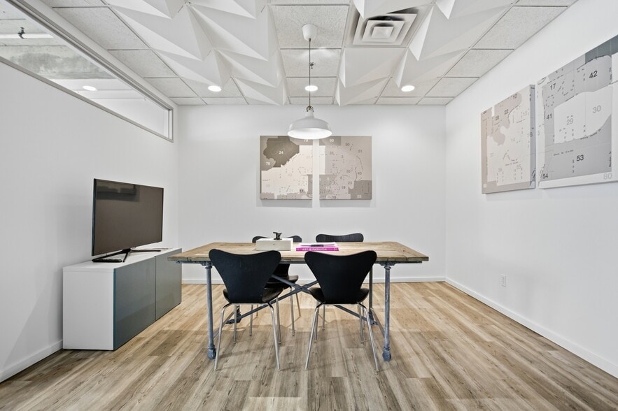 More Photos Of 9411 98 Av NW, Edmonton Office For Sale