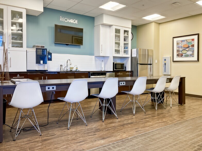 More Photos Of 3190 S Vaughn Way, Aurora Coworking Space