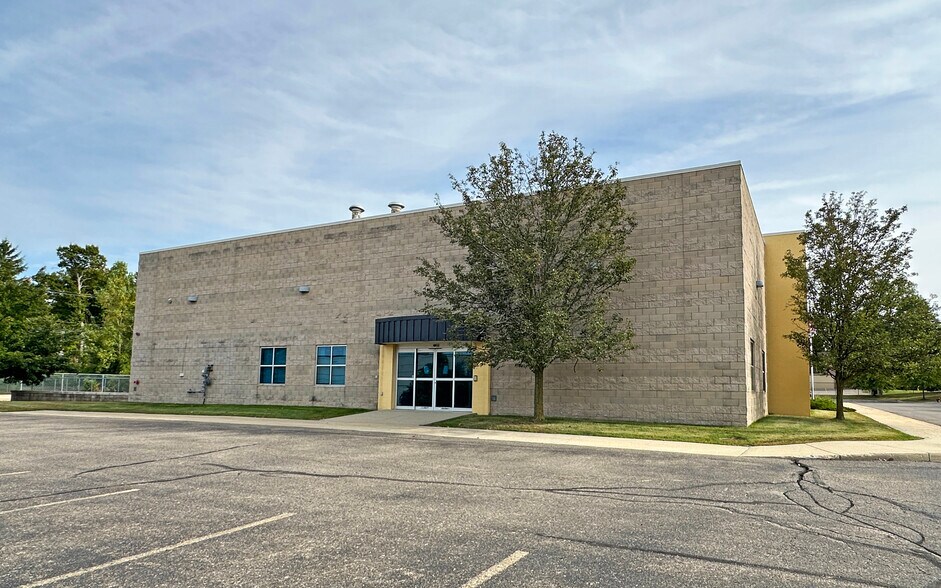 More Photos Of 22915 Commerce Dr, Farmington Warehouse For Sale