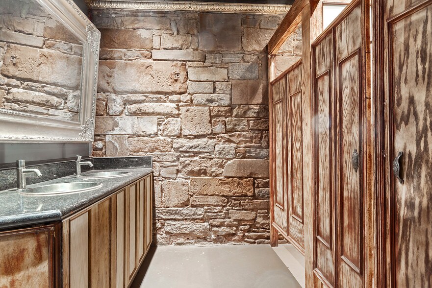 More Photos Of 75 Murray St, New York Office Residential For Sale