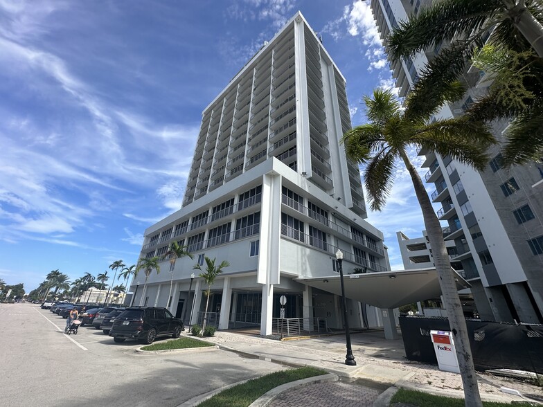 Primary Photo Of 1720 Harrison St, Hollywood Office Residential For Lease