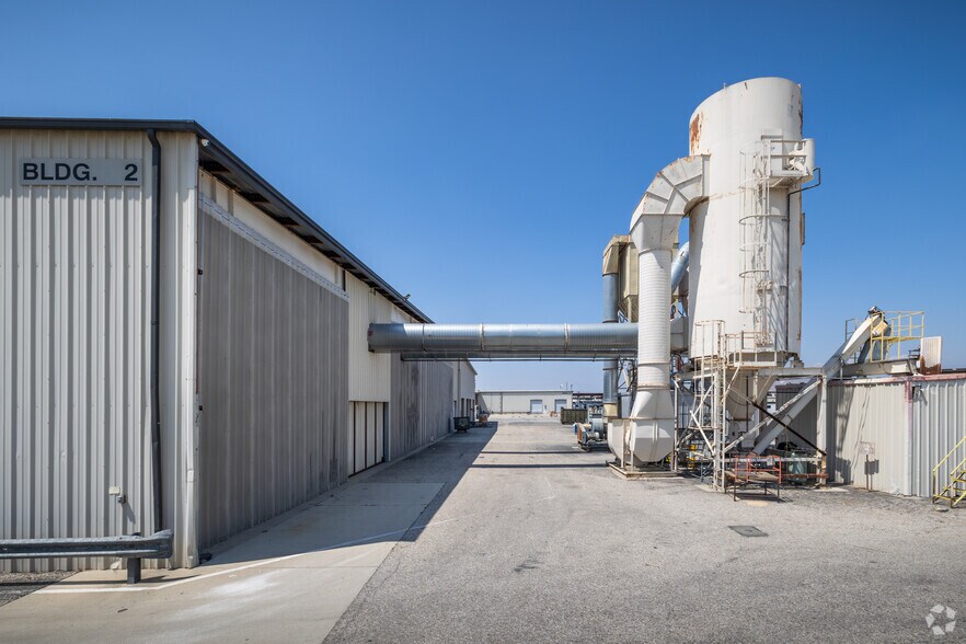 More Photos Of 3407 N Perris Blvd, Perris Manufacturing For Lease