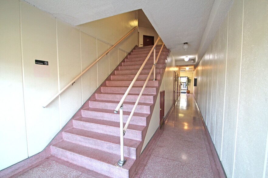 More Photos Of 620 W Route 66, Glendora Office For Lease