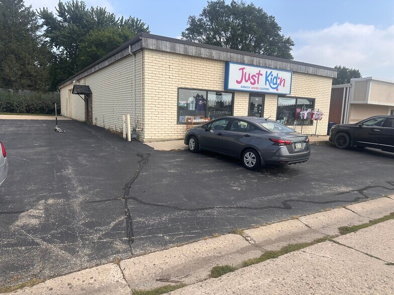 Primary Photo Of 207 10th St SW, Spencer General Retail For Lease