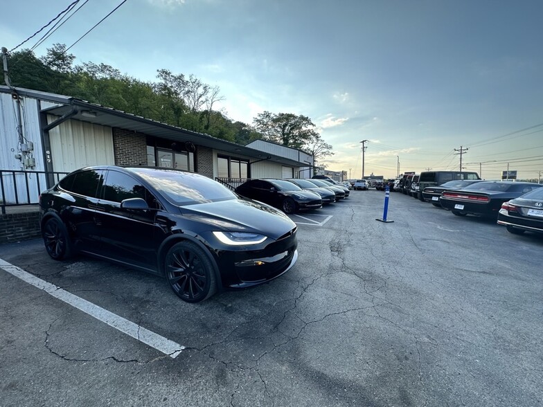 Primary Photo Of 617 S James Campbell Blvd, Columbia Auto Dealership For Lease