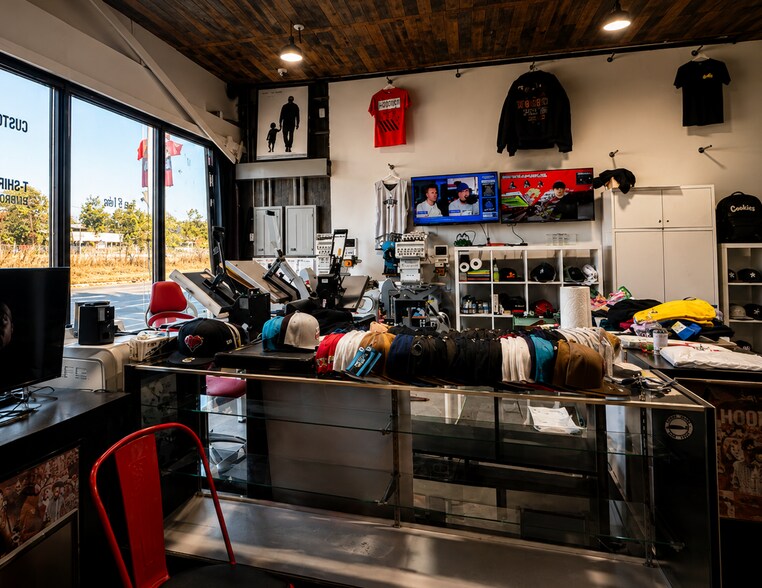 More Photos Of 1518-1520 Sunrise Hwy, Bay Shore Storefront For Sale