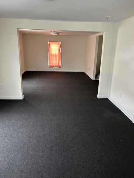 More Photos Of 1012 E Washington St, Charles Town Freestanding For Sale