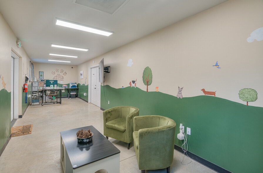 More Photos Of 56870 Enterprise Dr, Sunriver Flex For Sale