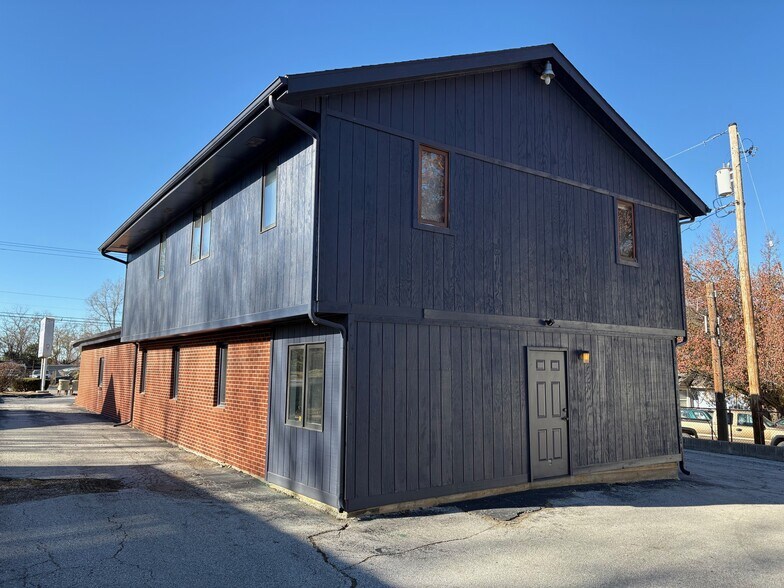 More Photos Of 11305 Hickman Mills Dr, Kansas City Office For Sale