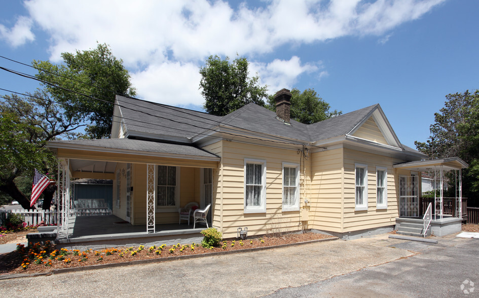 Primary Photo Of 610 N Spring St, Pensacola Office For Lease