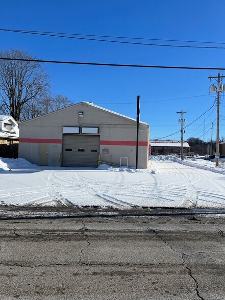 More Photos Of 1990 Dixie Hwy, Hamilton Flex For Sale