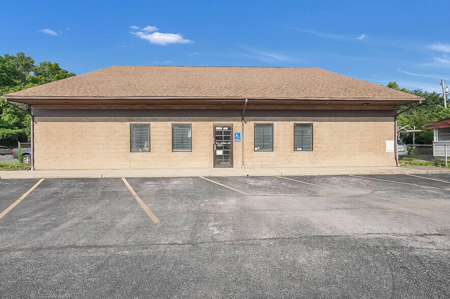 More Photos Of 411 S Central Ave, Columbus Freestanding For Sale