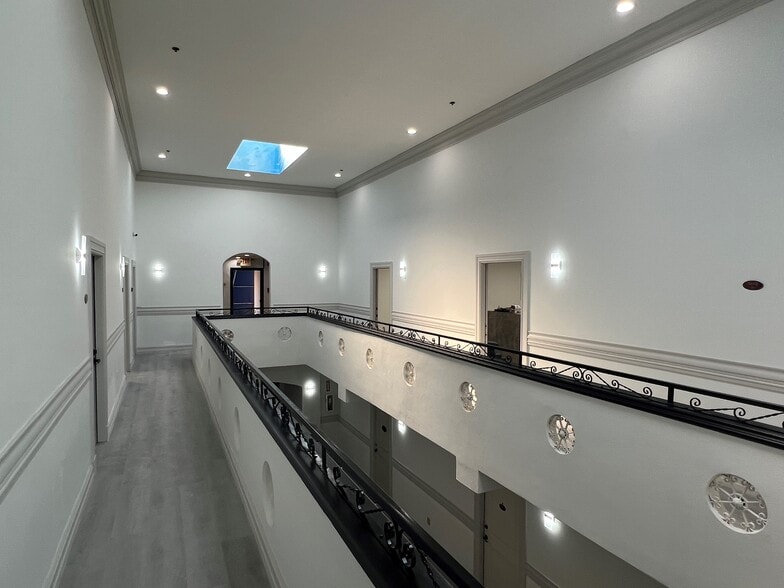 More Photos Of 1926 Hollywood Blvd, Hollywood Office For Lease