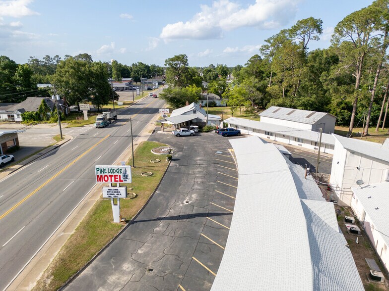 More Photos Of 539 S Main St, Baxley Hotel For Sale