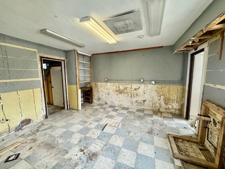 More Photos Of 110 Main St, Kingston Office For Sale