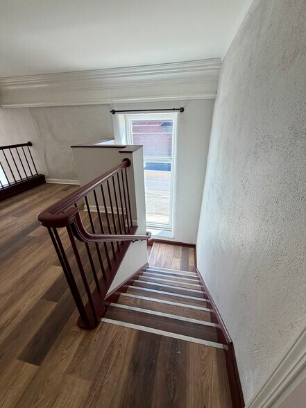 More Photos Of 101 E Main St, Blanchester Loft Creative Space For Lease