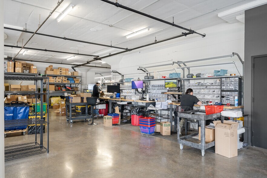 More Photos Of 1001 N North Branch St, Chicago Flex For Lease