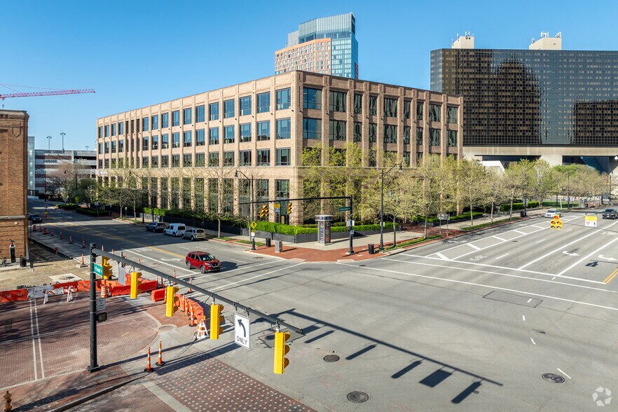 More Photos Of 10 W Nationwide Blvd, Columbus Office For Lease