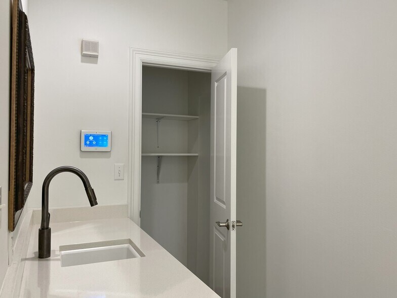 More Photos Of 109 Enterprise Pky, Boerne Loft Creative Space For Lease