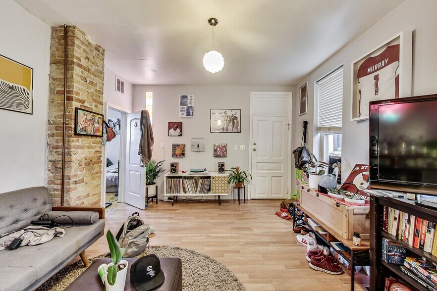 More Photos Of 2965 N Lincoln Ave, Chicago Storefront Retail Residential For Sale