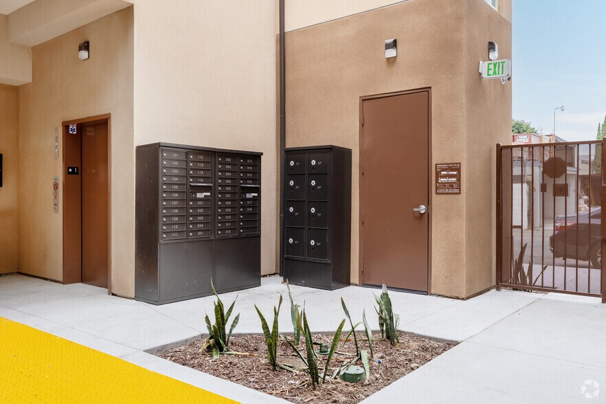 More Photos Of 2910 Allesandro St, Los Angeles Apartments For Lease