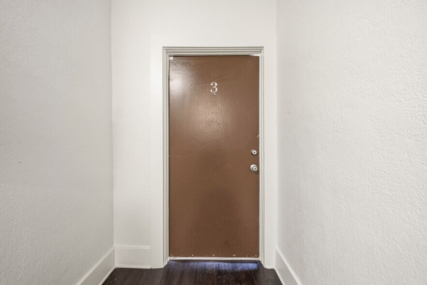 More Photos Of 800-808 N Avalon Blvd, Wilmington Storefront Retail Office For Lease