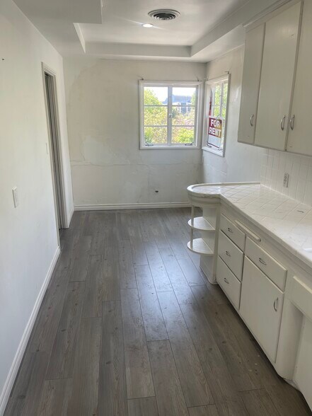 More Photos Of 872 Huntley Dr, West Hollywood General Retail For Lease