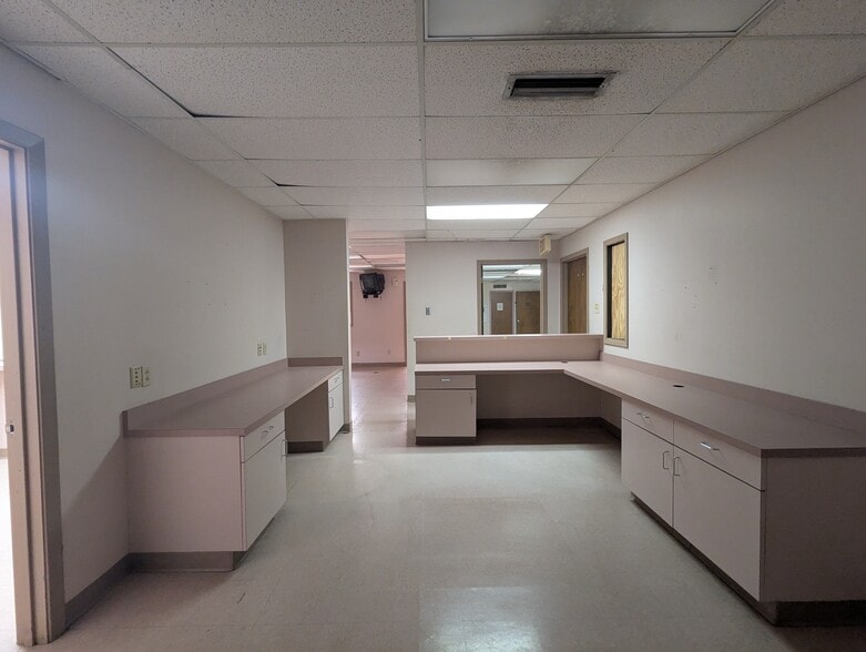 More Photos Of 715 Orleans St, Beaumont Office For Sale