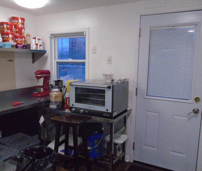 More Photos Of 910-912 St Laurent Blvd, Ottawa General Retail For Sale