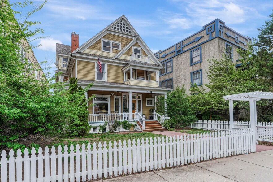 More Photos Of 6 Boulder Crescent St, Colorado Springs Hotel For Sale