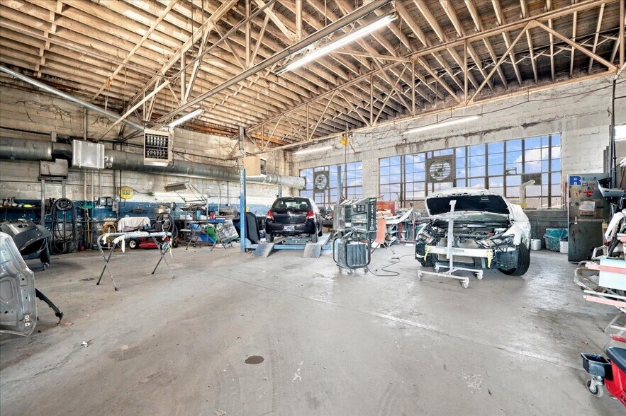 More Photos Of 529 E Broadway Ave, Maryville Auto Repair For Sale