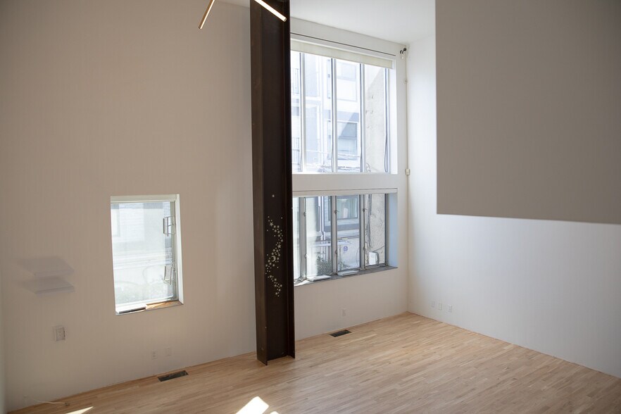 More Photos Of 70-72 Windward Ave, Venice General Retail For Lease