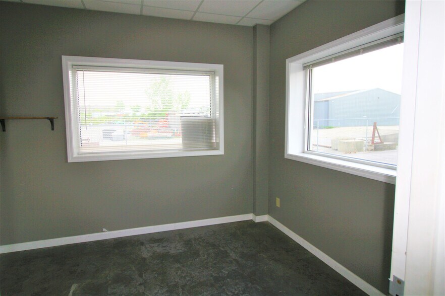 More Photos Of 2205 Bremer Rd, Fort Wayne Warehouse For Sale