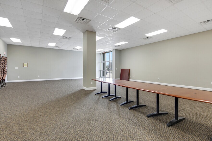 More Photos Of 230 Donaldson St, Fayetteville Office For Lease