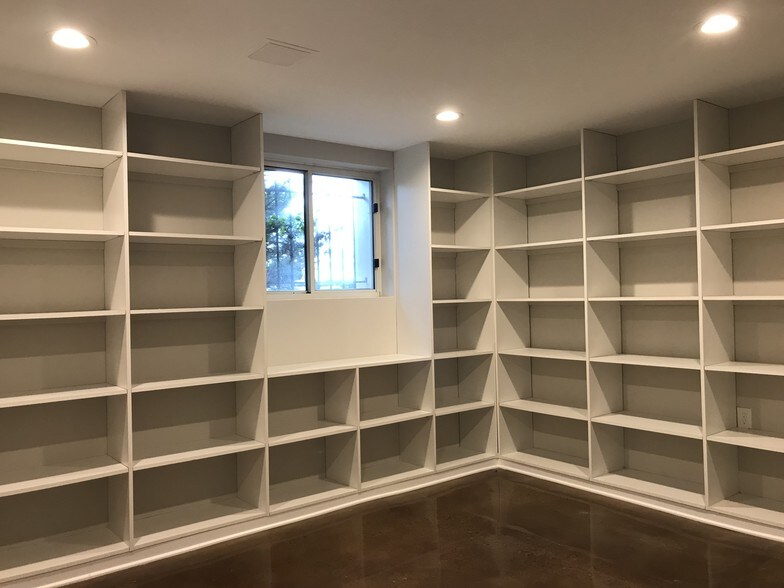 More Photos Of 2021 Auburn Ave, Cincinnati Office For Sale