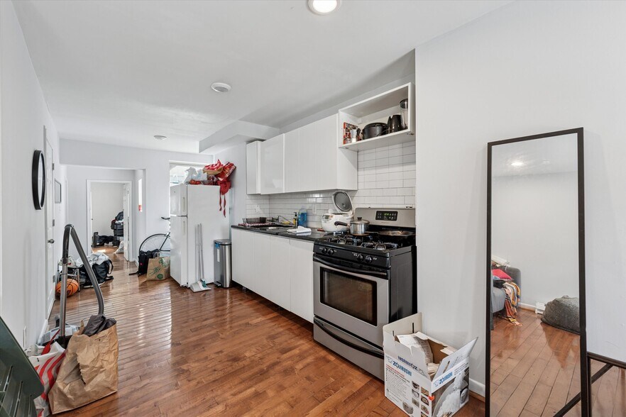 More Photos Of 903 S 13th St, Philadelphia Multifamily For Sale