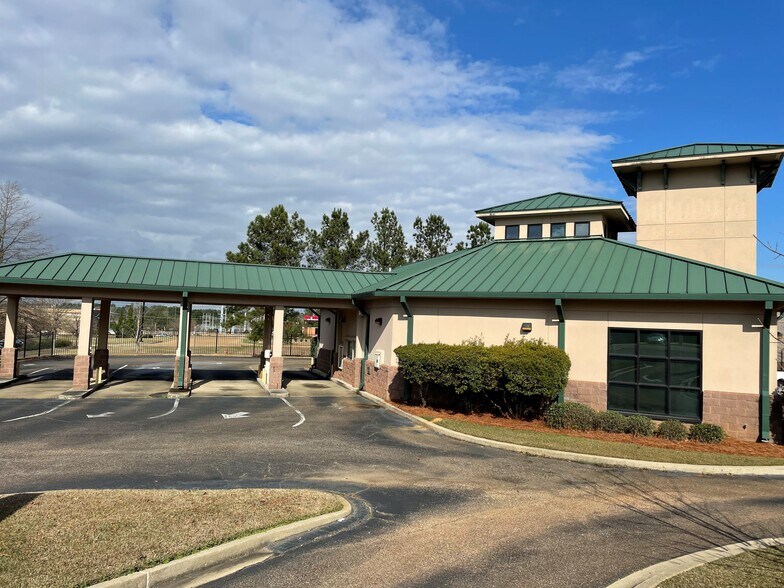 More Photos Of 139 Plaza Dr, Brandon Bank For Sale