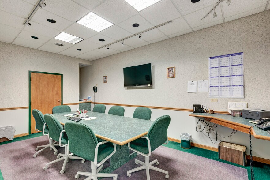 More Photos Of 1355 N Main St, Hampstead Office For Sale