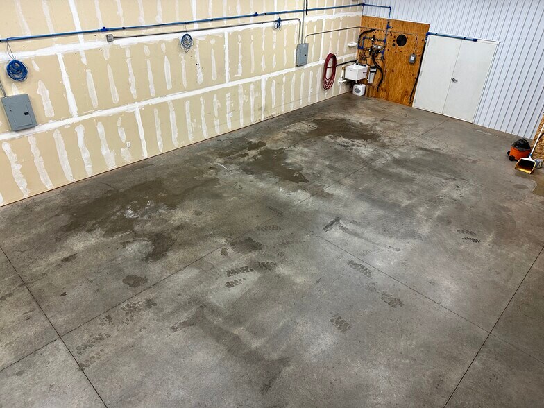 More Photos Of 1115 Ewald Ct, Paradise Manufacturing For Lease