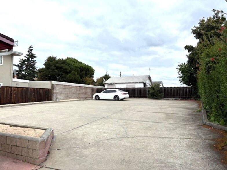 More Photos Of 19942 Lake Chabot Rd, Castro Valley Medical For Sale