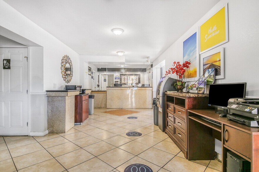 More Photos Of 2904 W International Speedway Blvd, Daytona Beach Hotel For Sale