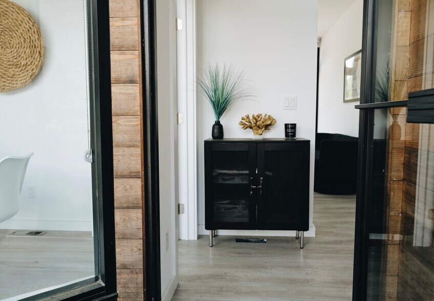 More Photos Of 81 Montauk Hwy, Wainscott Storefront Retail Office For Lease