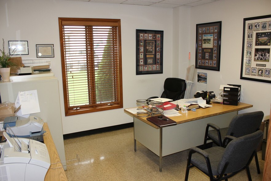 More Photos Of 1180 Atlantic Dr, West Chicago Warehouse For Lease